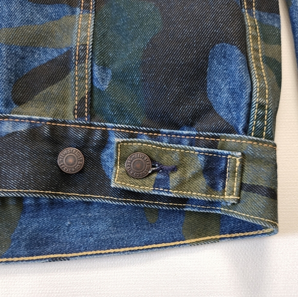 Levi's Camouflage Denim Trucker Jacket - Picture 10 of 11